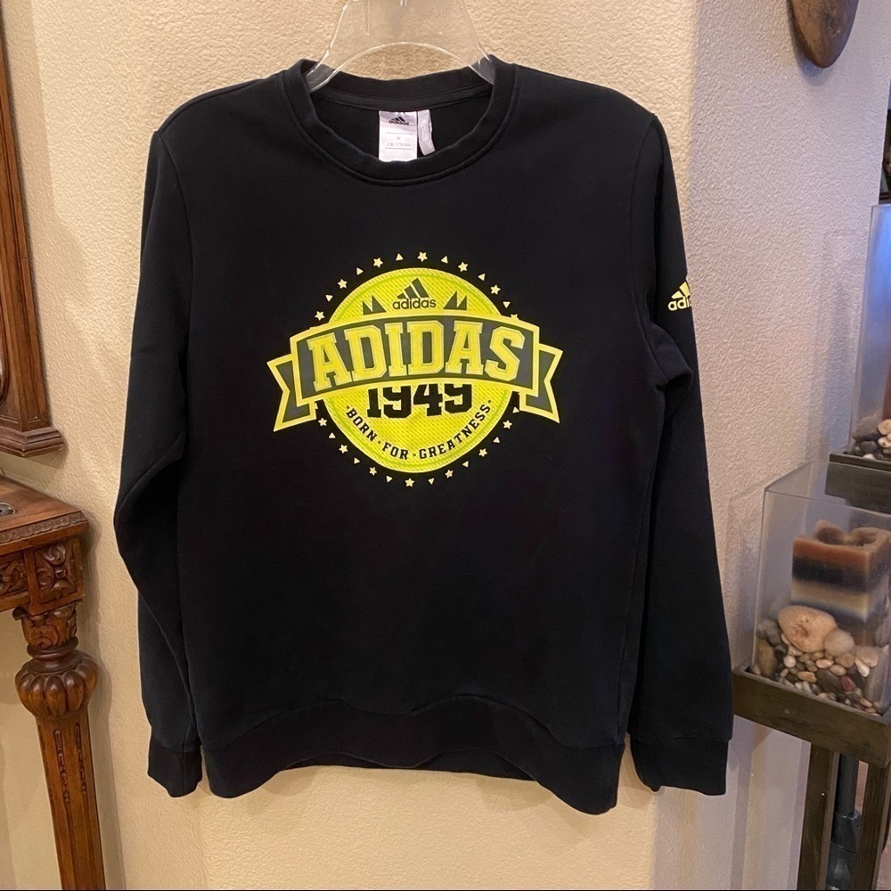 ADIDAS Sweater Size Medium
